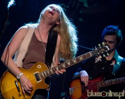Joanne Shaw Taylor at Bluestracje 2013 (21)
